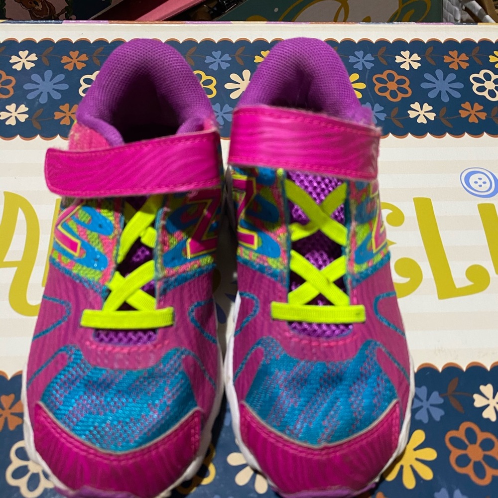 New Balance Tennis Shoes